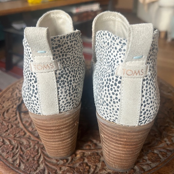 Toms Speckled Cream and Black Ankle Booties - Picture 2 of 5